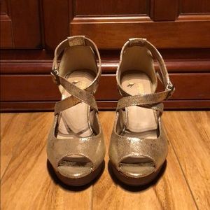 NWOT FarylRobin by Anthropologie Gold Peep Toe